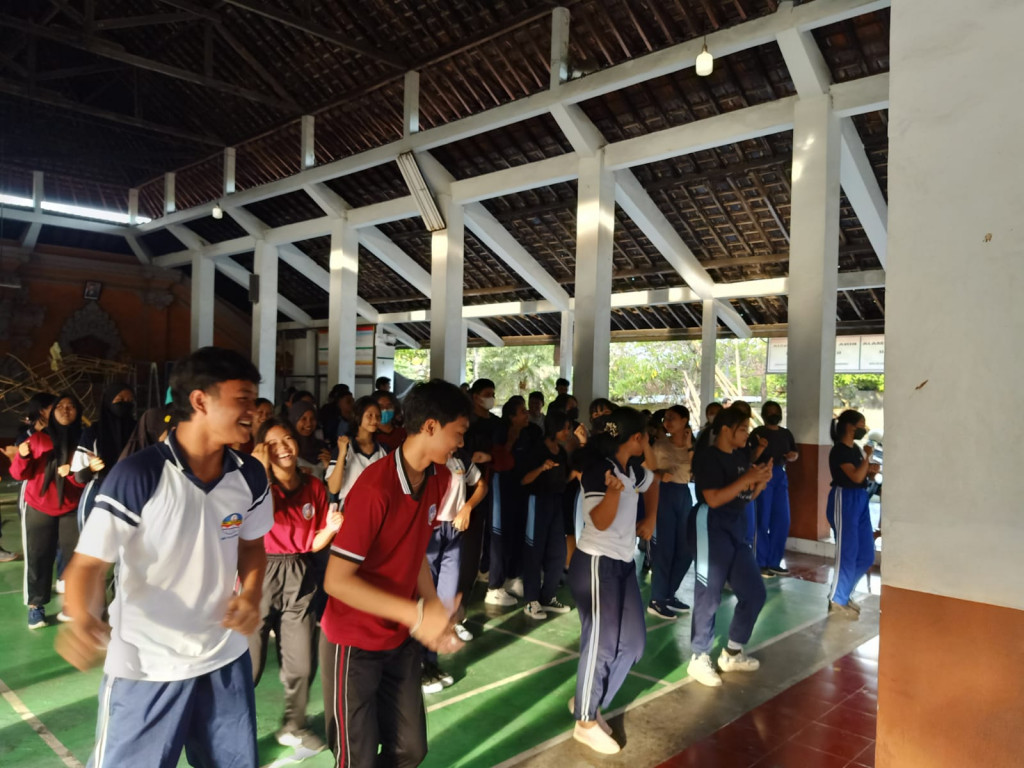 Posyandu Remaja Banjar Mumbul Benoa dengan Materi Edukasi Tumbuh Kembang Remaja